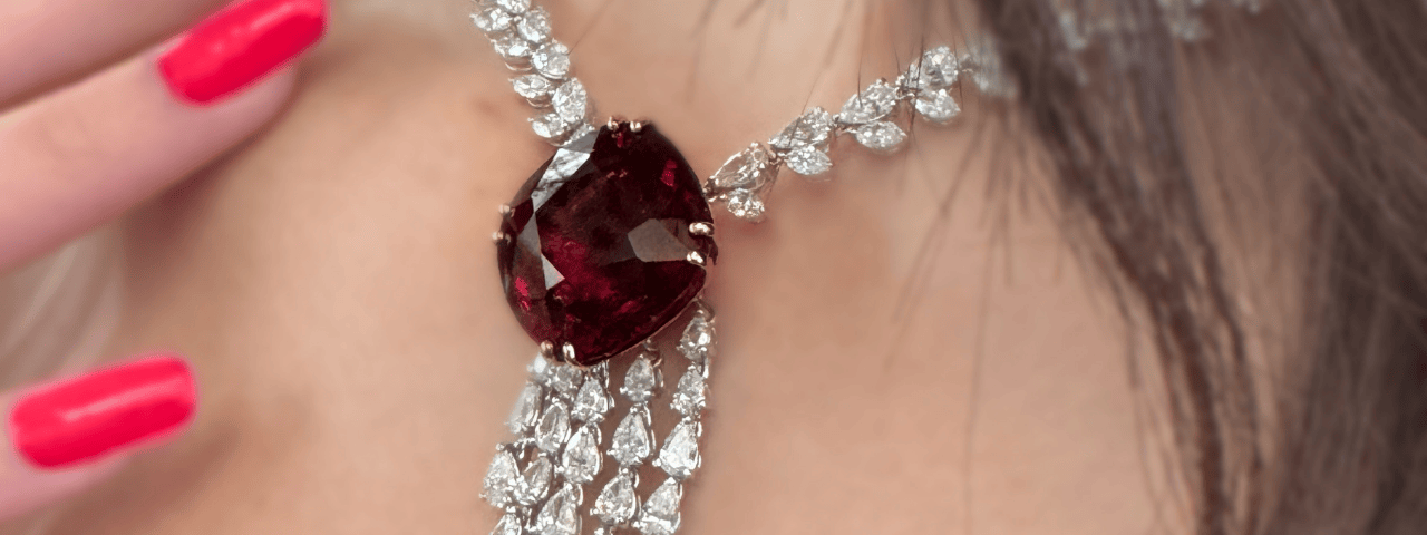EME25JWA-AS-GOLDEN-DROPS-CRIMSON.PNG