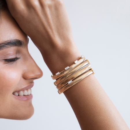 Feelings gold bangles with white diamonds